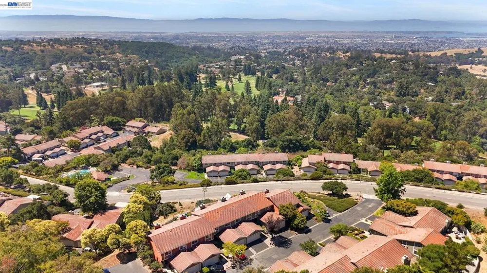34 Chimney Rock Oakland, CA 94605