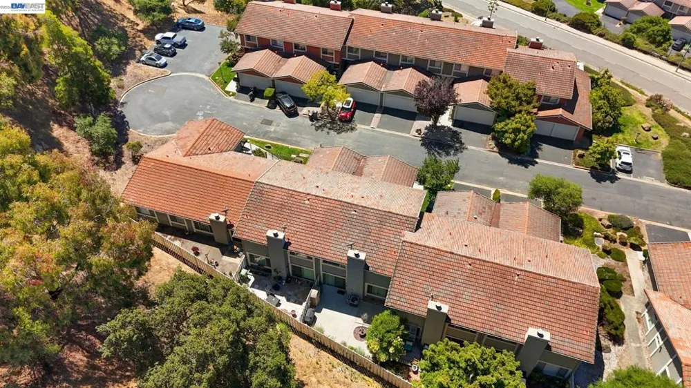 34 Chimney Rock Oakland, CA 94605