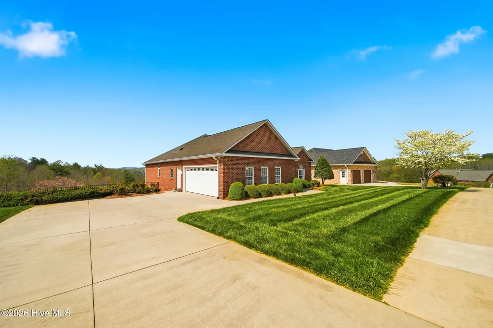 416 Huntington Woods Drive Lenoir, NC 28645