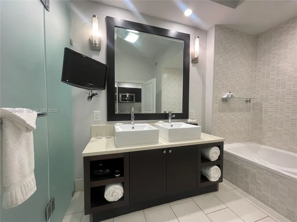 5300 NW 87th Ave #1103 Doral, FL 33178