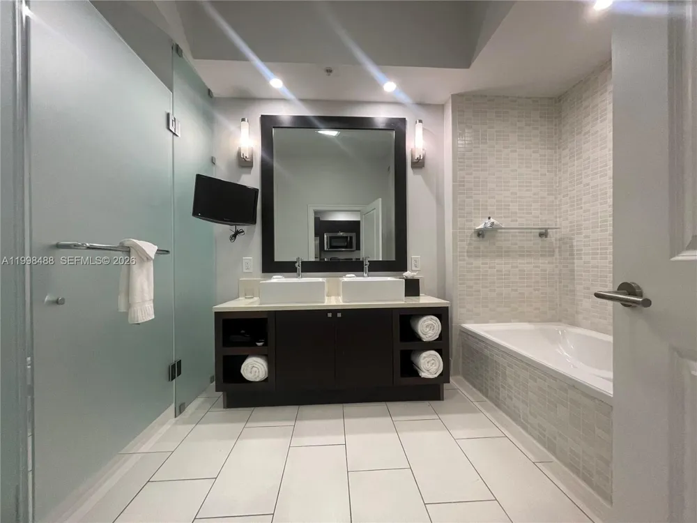 5300 NW 87th Ave #1103 Doral, FL 33178