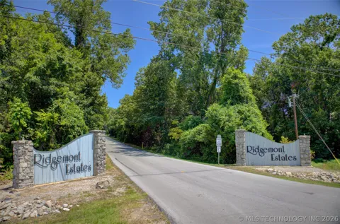 553 Ridgemont Road
