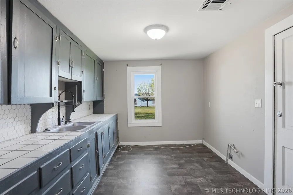 2131 Edgewood Circle Cushing, OK 74023