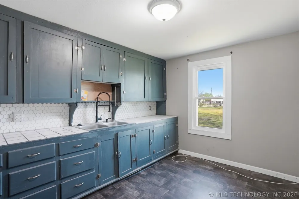 2131 Edgewood Circle Cushing, OK 74023