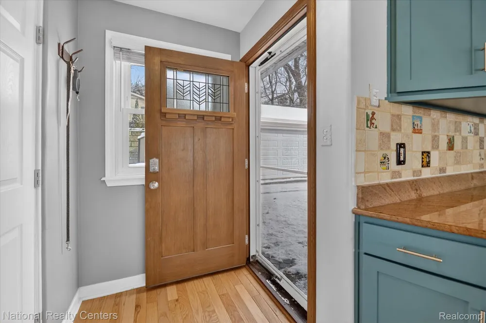 560 Black Oaks Trail Howell City, MI 48843