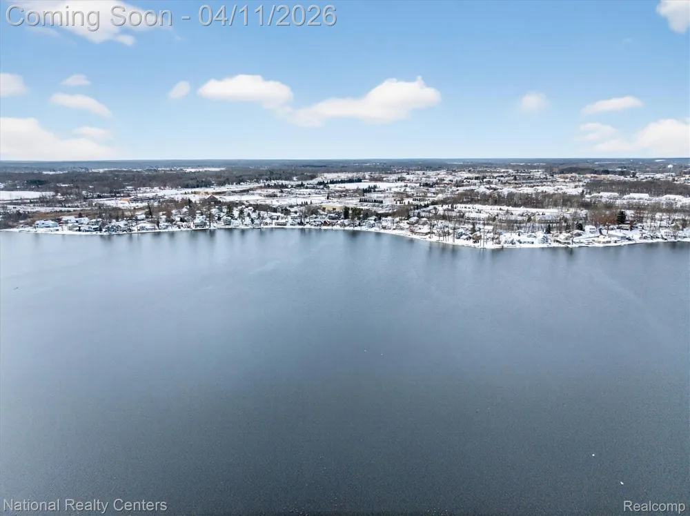 560 Black Oaks Trail Howell City, MI 48843