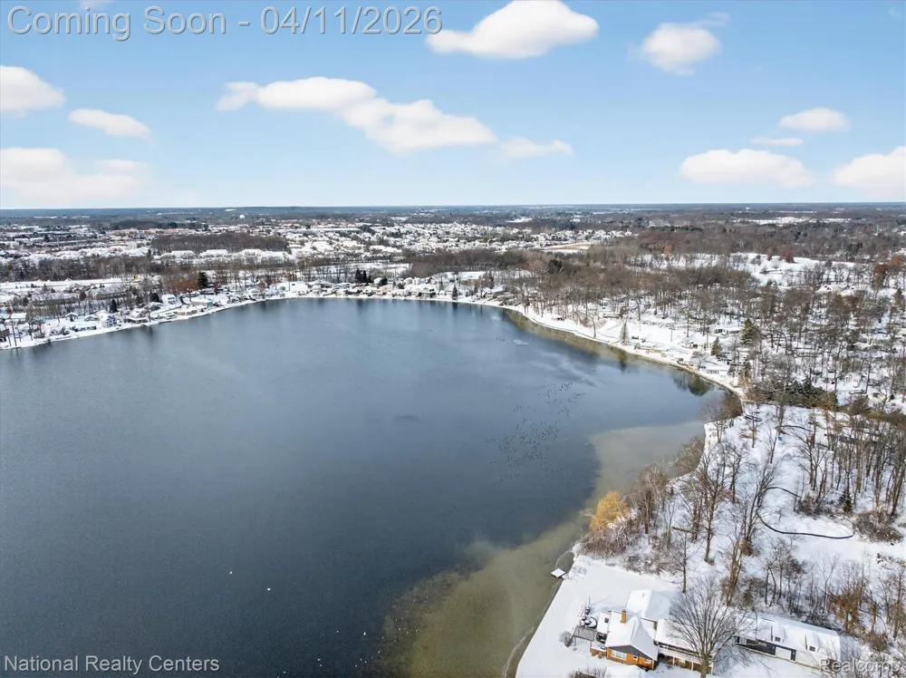 560 Black Oaks Trail Howell City, MI 48843