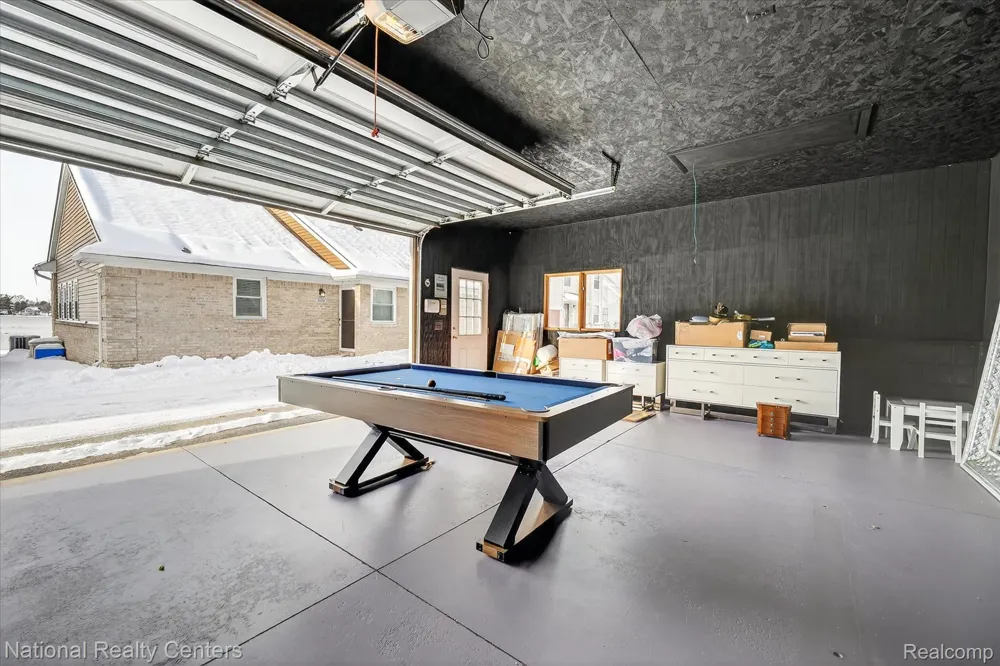 560 Black Oaks Trail Howell City, MI 48843