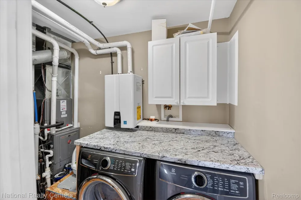 560 Black Oaks Trail Howell City, MI 48843