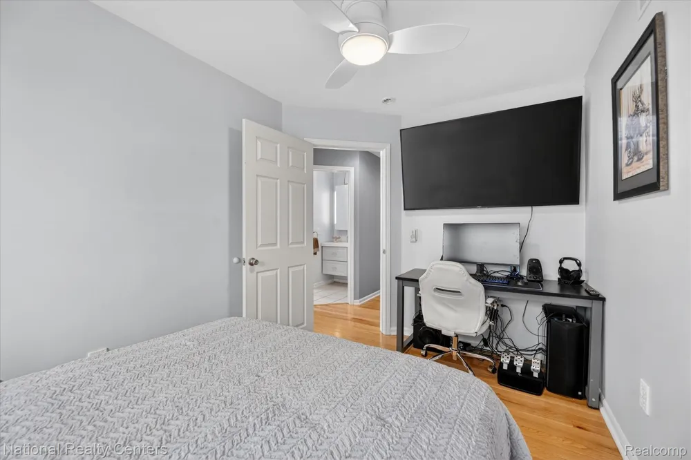 560 Black Oaks Trail Howell City, MI 48843