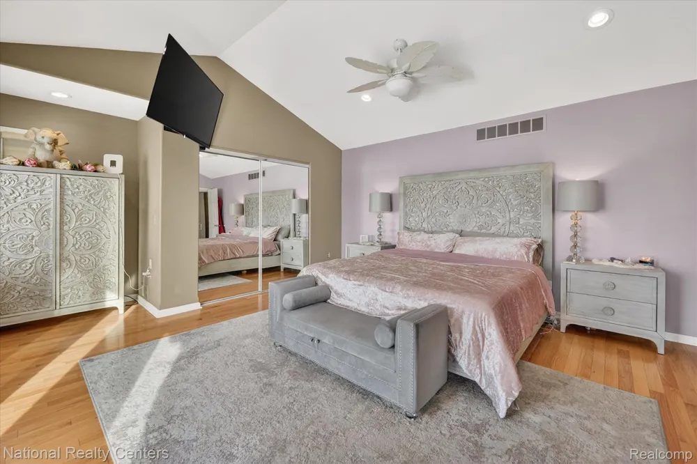 560 Black Oaks Trail Howell City, MI 48843