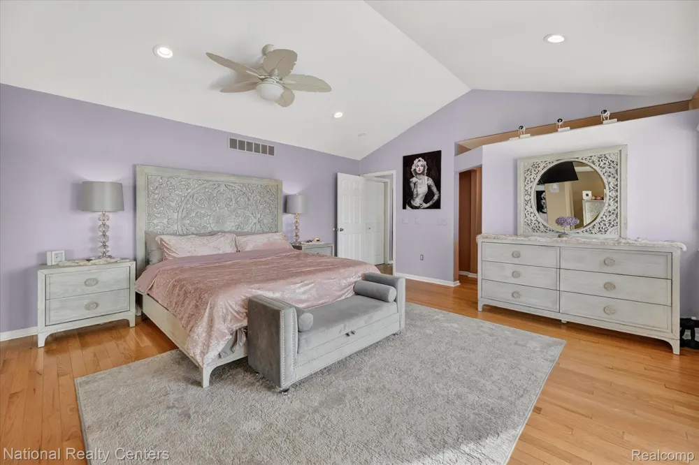 560 Black Oaks Trail Howell City, MI 48843