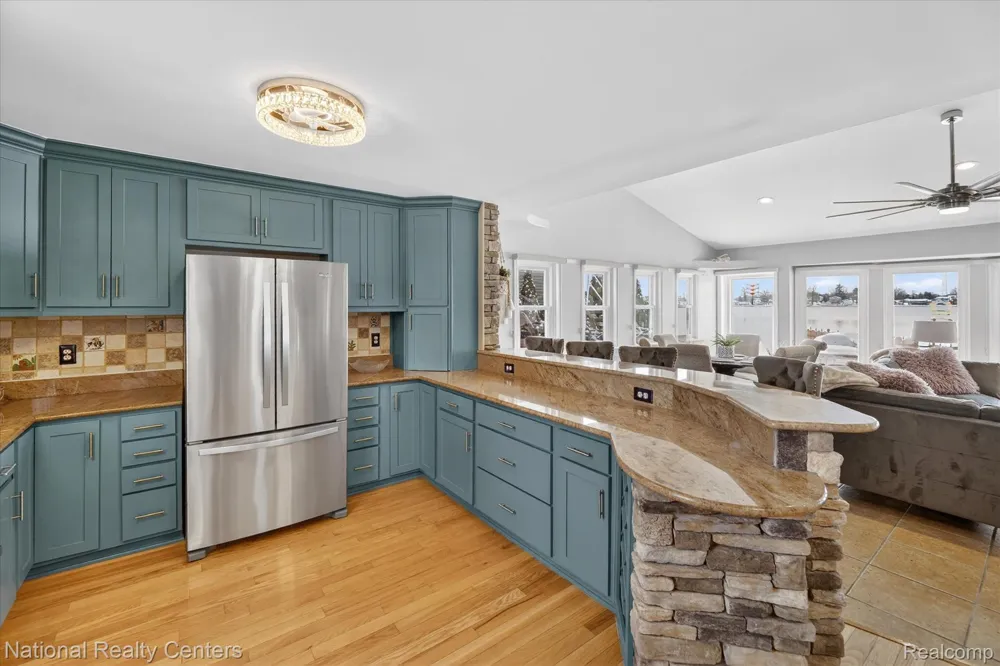 560 Black Oaks Trail Howell City, MI 48843