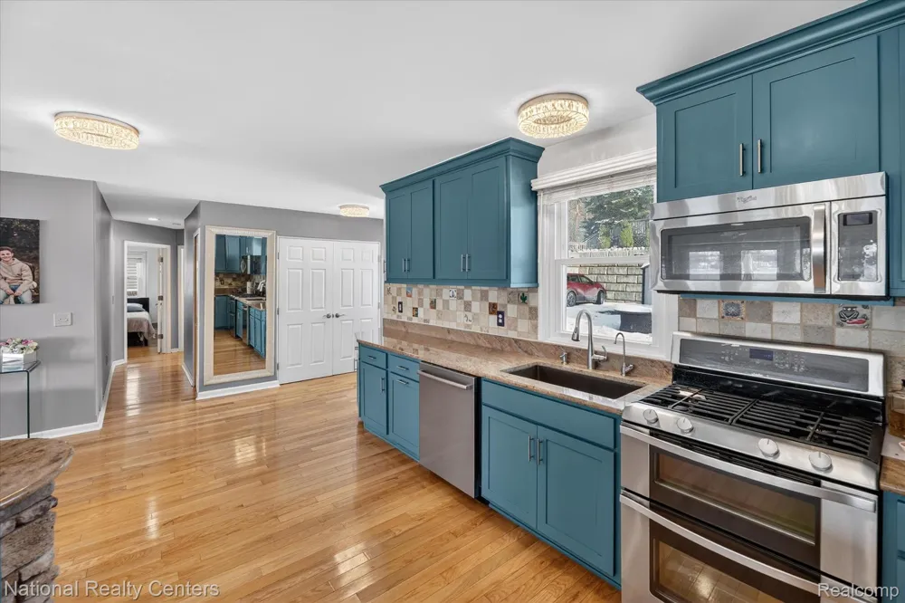 560 Black Oaks Trail Howell City, MI 48843