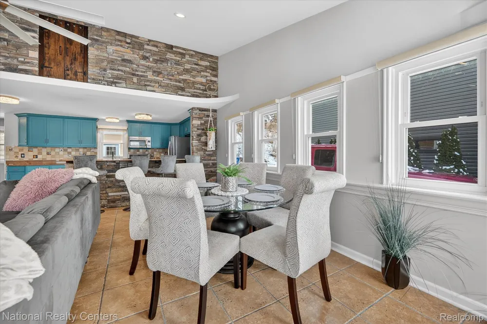 560 Black Oaks Trail Howell City, MI 48843