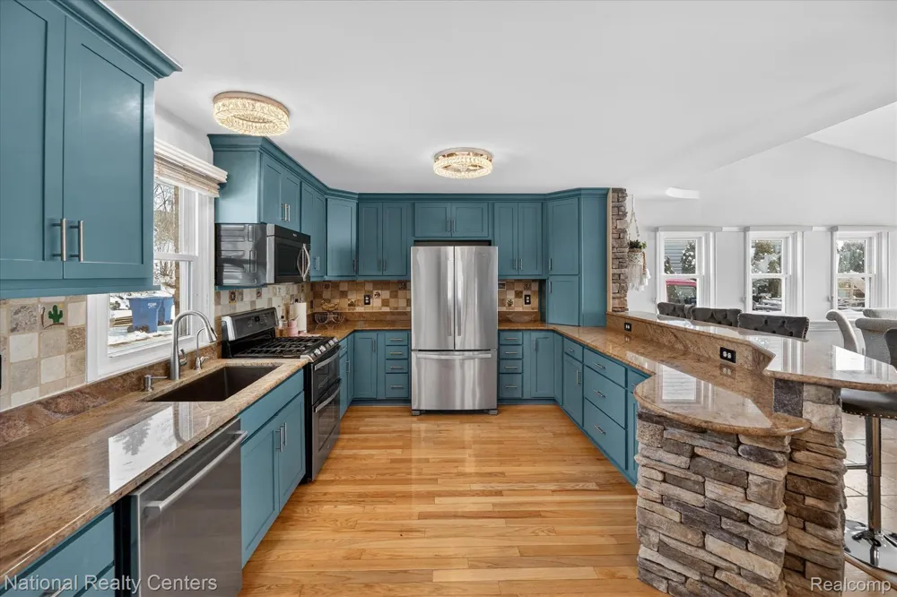 560 Black Oaks Trail Howell City, MI 48843