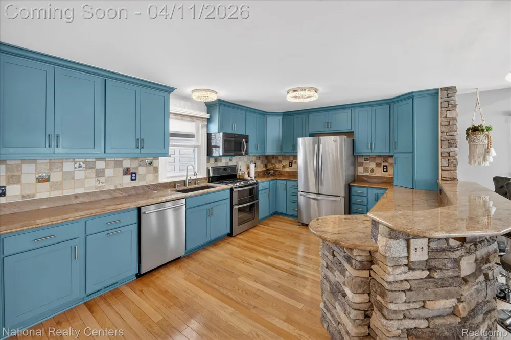 560 Black Oaks Trail Howell City, MI 48843
