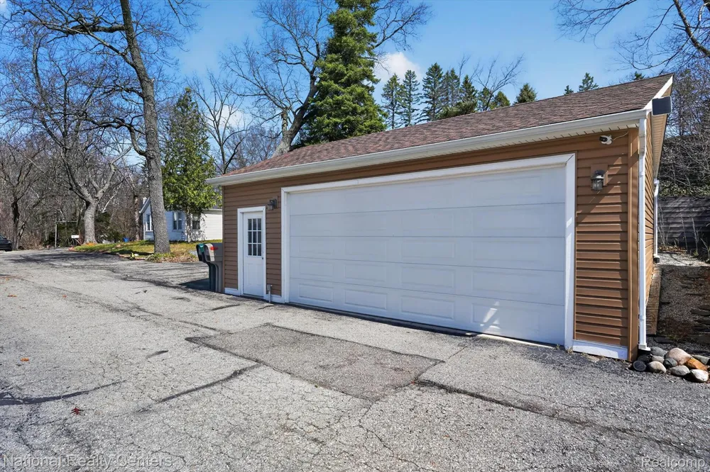560 Black Oaks Trail Howell City, MI 48843