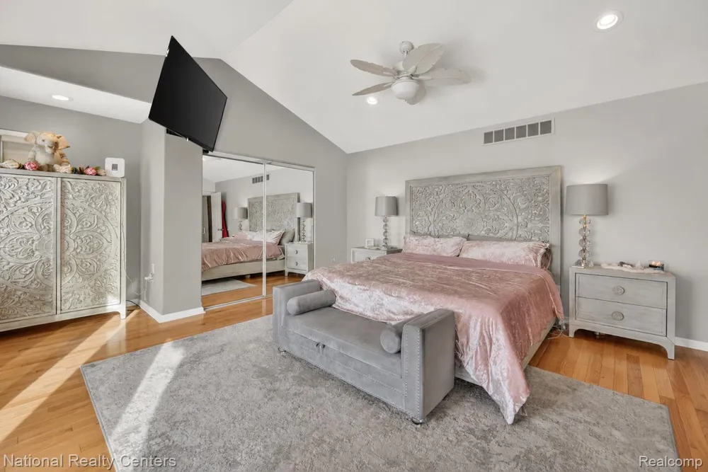 560 Black Oaks Trail Howell City, MI 48843