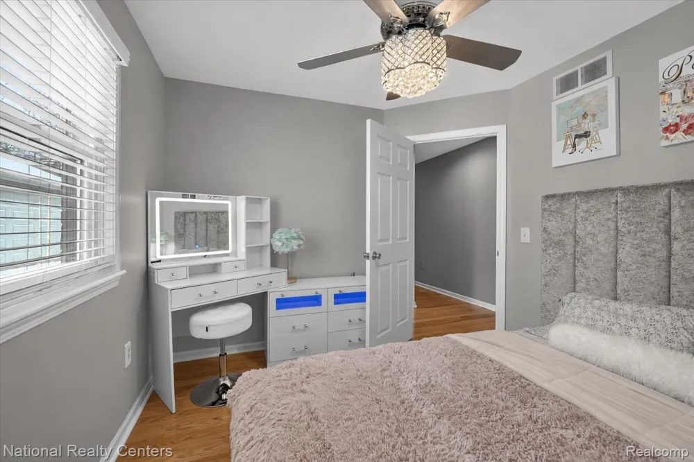 560 Black Oaks Trail Howell City, MI 48843