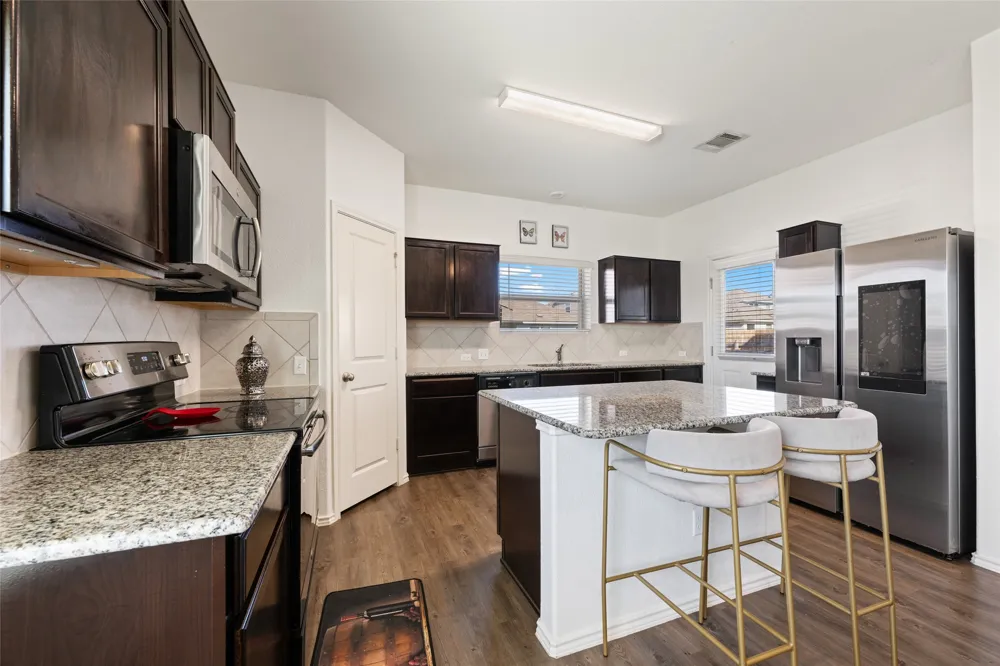 524 Circle Way #12F Jarrell, TX 76537
