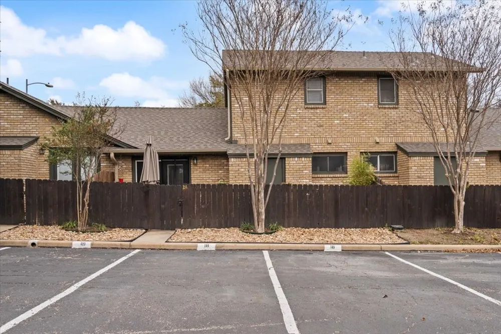 1015 E Yager Lane #18 Austin, TX 78753