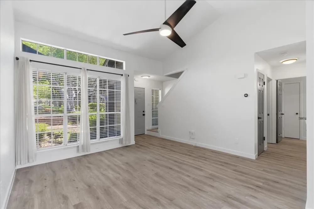 1015 E Yager Lane #18 Austin, TX 78753