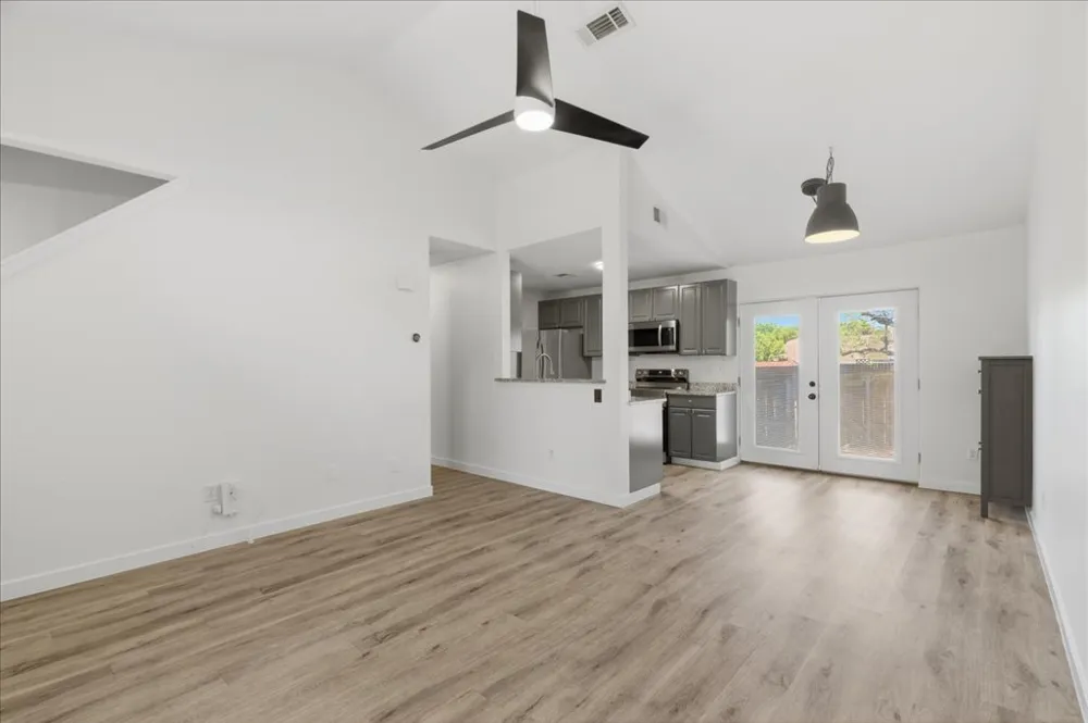 1015 E Yager Lane #18 Austin, TX 78753