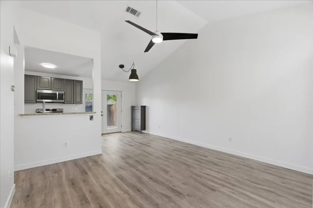 1015 E Yager Lane #18 Austin, TX 78753