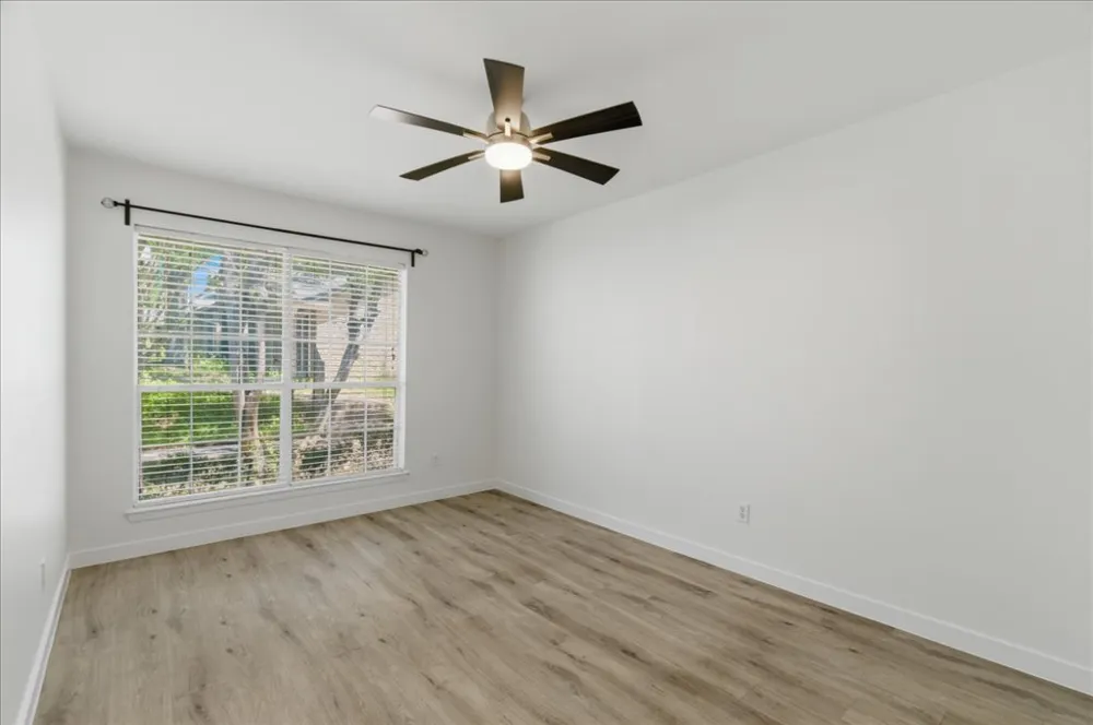 1015 E Yager Lane #18 Austin, TX 78753