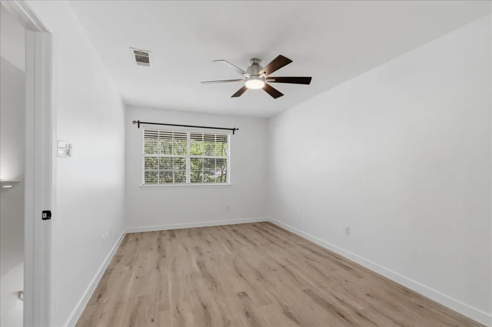 1015 E Yager Lane #18 Austin, TX 78753