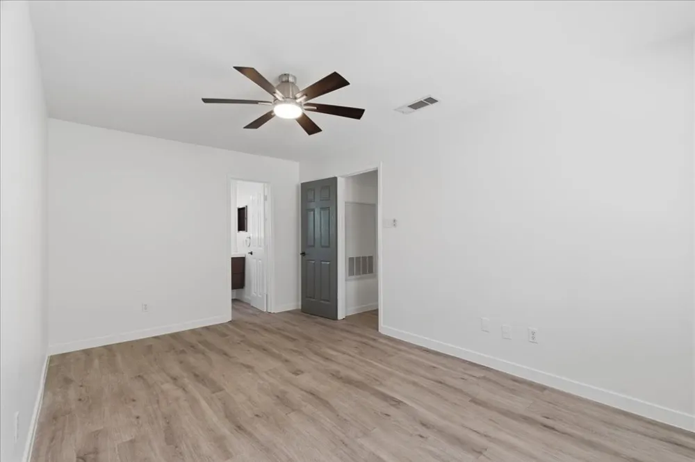 1015 E Yager Lane #18 Austin, TX 78753