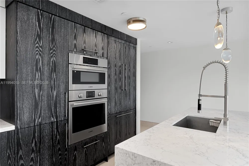 10201 E Bay Harbor Dr #507 Bay Harbor Islands, FL 33154