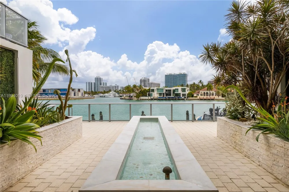 10201 E Bay Harbor Dr #507 Bay Harbor Islands, FL 33154