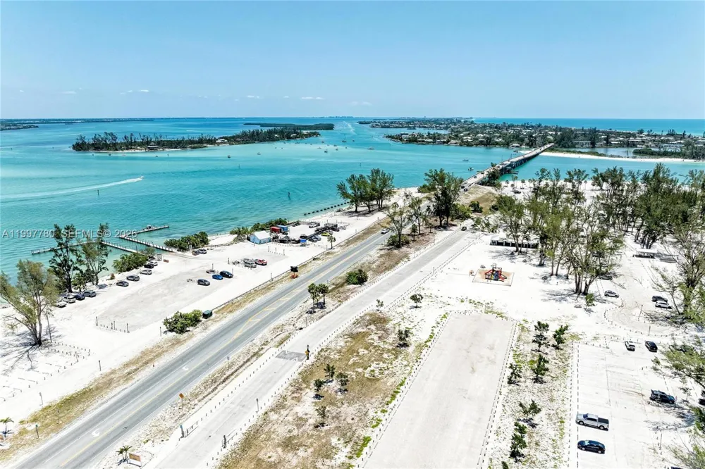 3400 6th Ave #6 Bradenton, FL 34217