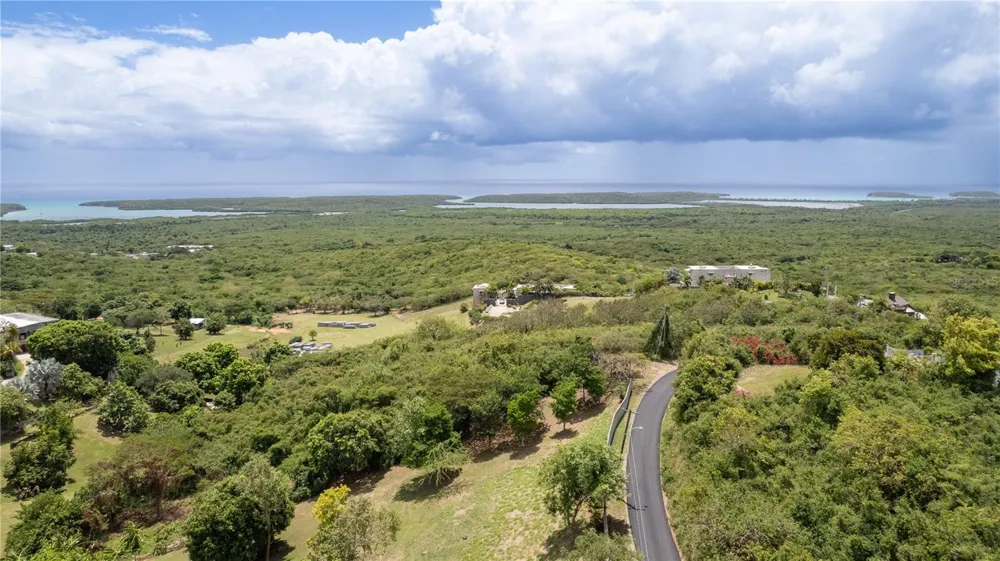 18 CALLE 16 Vieques, PR 00765