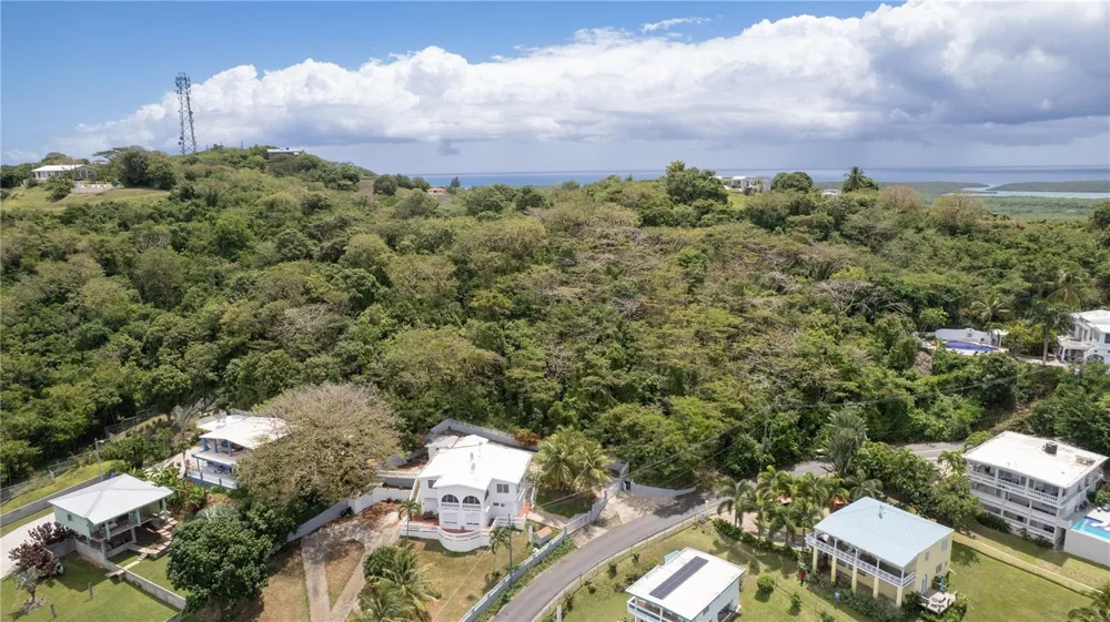 18 CALLE 16 Vieques, PR 00765