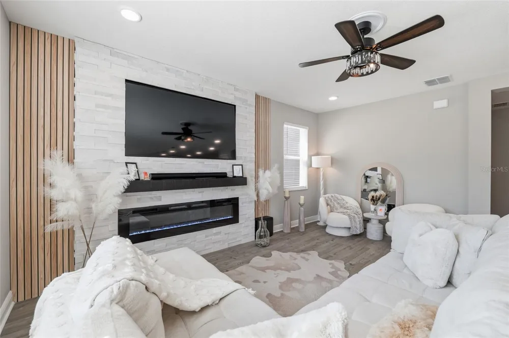 7273 NOTCHED PINE BEND Wesley Chapel, FL 33545