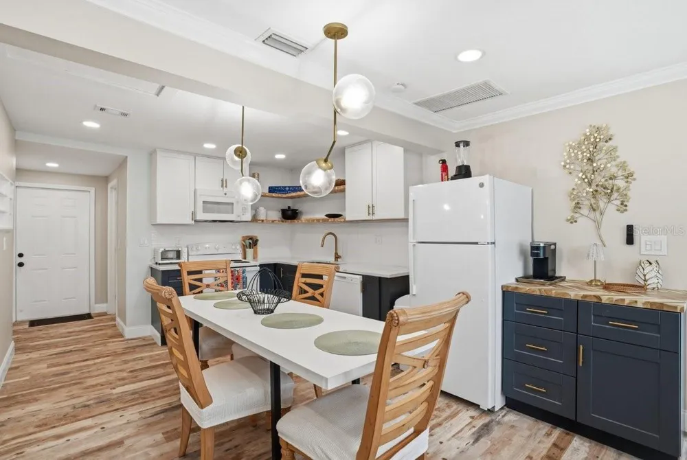 118 92ND AVENUE Treasure Island, FL 33706
