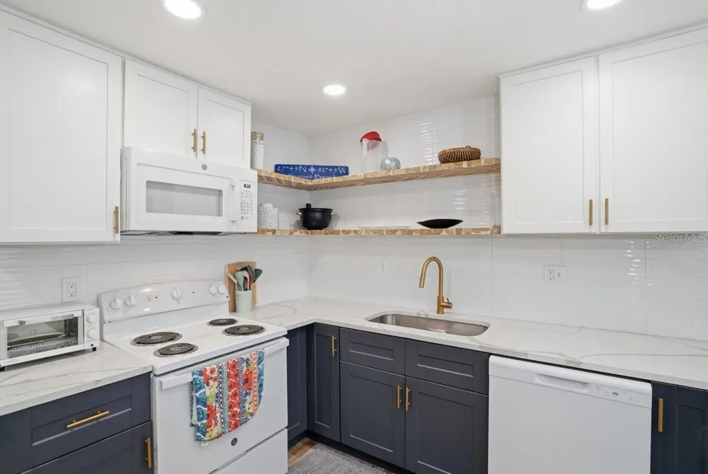 118 92ND AVENUE Treasure Island, FL 33706