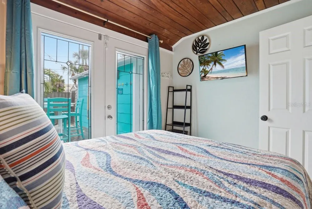 118 92ND AVENUE Treasure Island, FL 33706