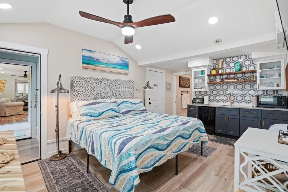 118 92ND AVENUE Treasure Island, FL 33706