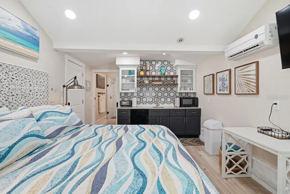 118 92ND AVENUE Treasure Island, FL 33706