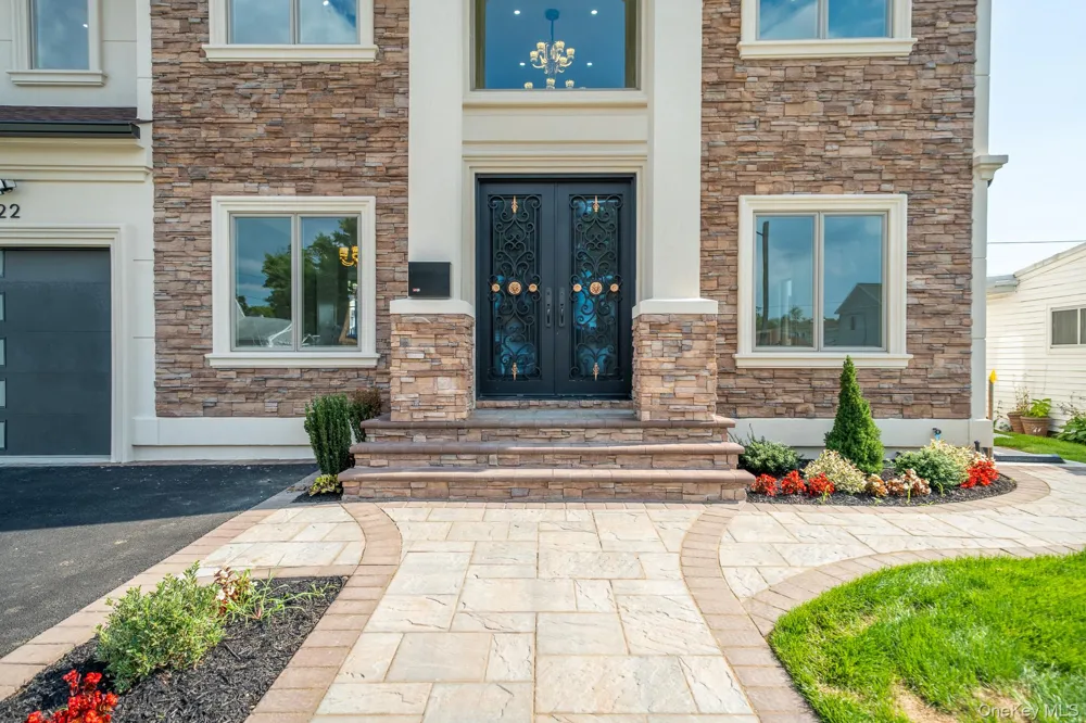22 Sleepy Lane Hicksville, NY 11801