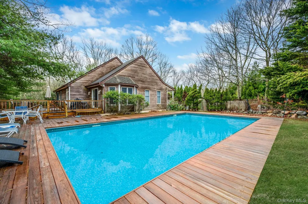 128 Springy Banks Road East Hampton, NY 11937
