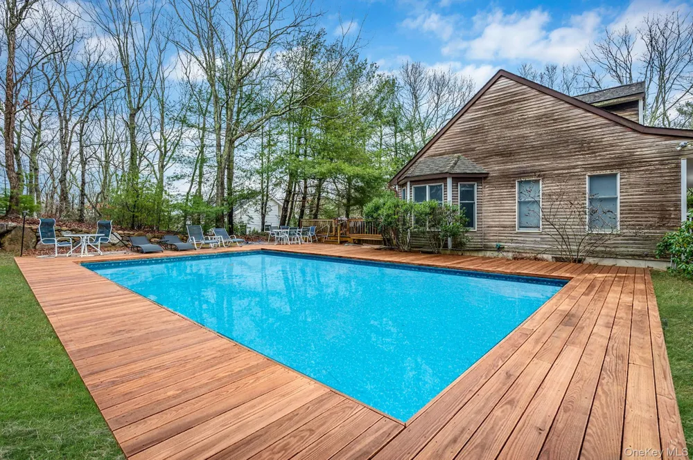 128 Springy Banks Road East Hampton, NY 11937
