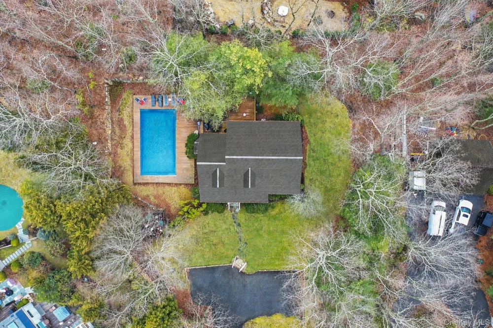 128 Springy Banks Road East Hampton, NY 11937