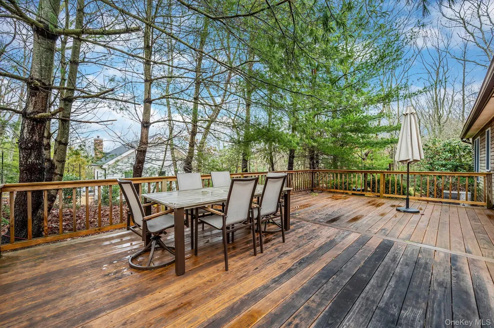 128 Springy Banks Road East Hampton, NY 11937