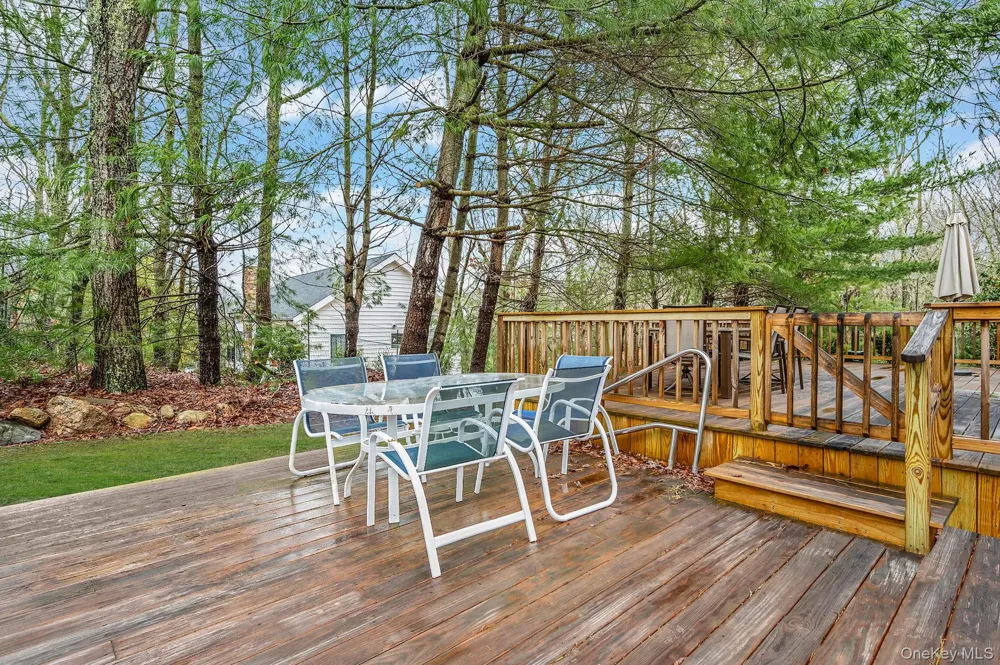 128 Springy Banks Road East Hampton, NY 11937