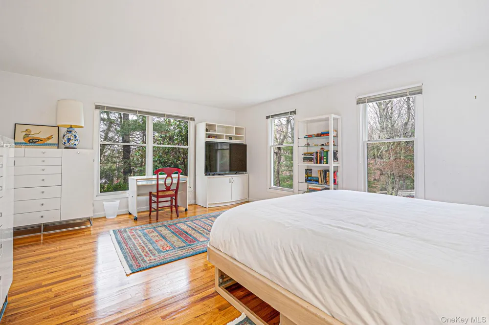 128 Springy Banks Road East Hampton, NY 11937